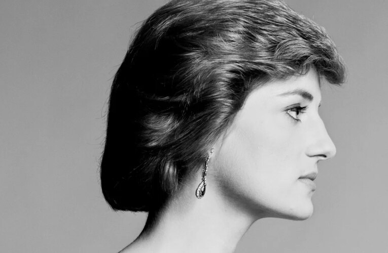 30 Iconic Princess Diana Photos