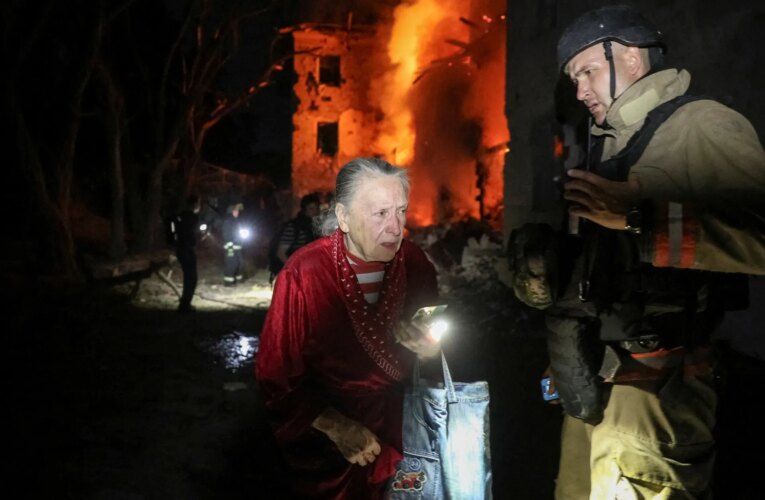 Russian attacks kill three in Ukraine as Kyiv hits another oil refinery | Russia-Ukraine war News